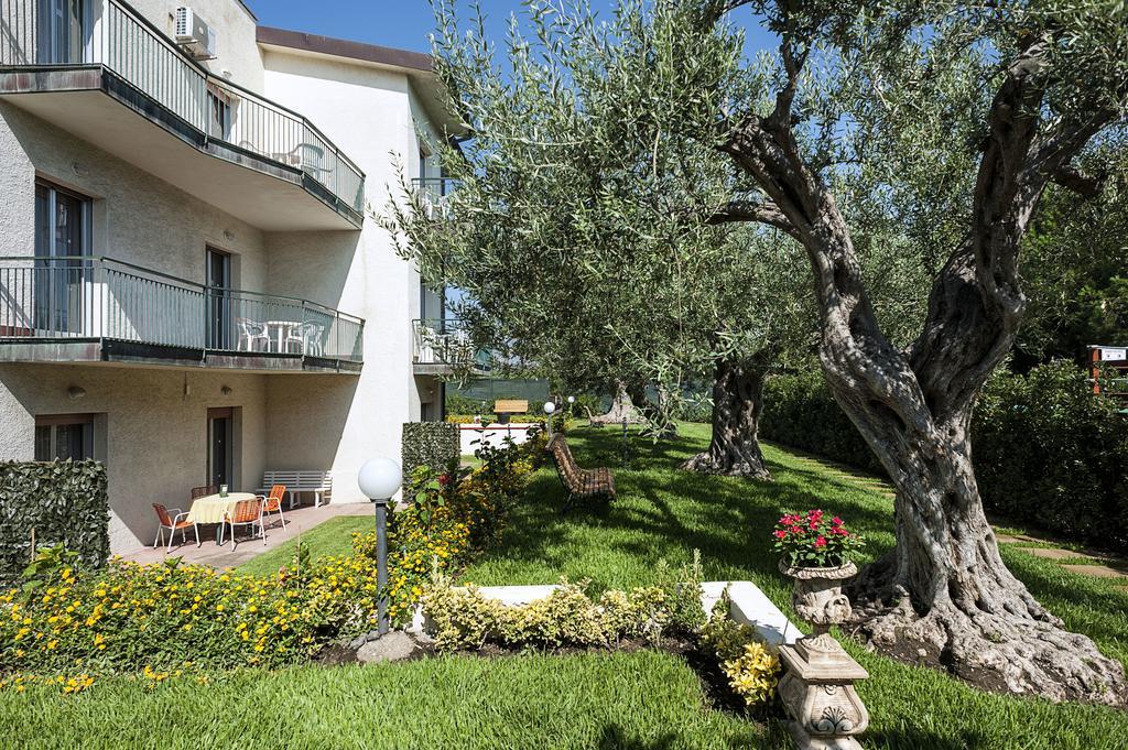 Villa Collina Giardini-Naxos Exterior foto
