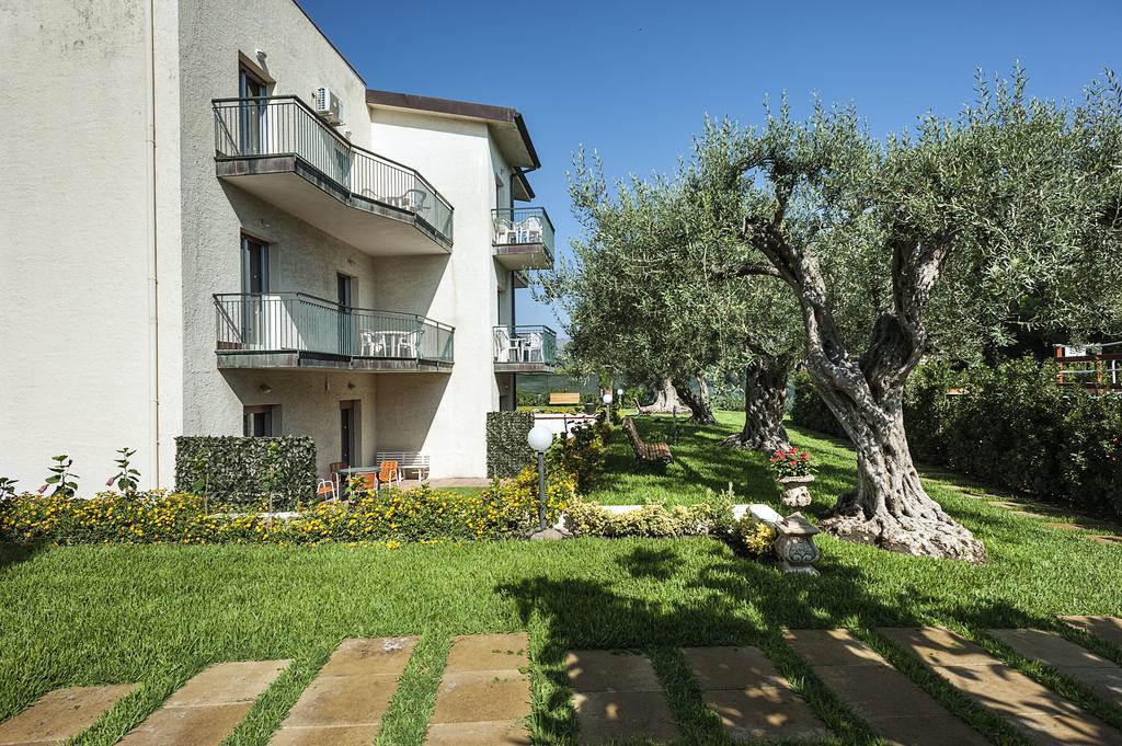 Villa Collina Giardini-Naxos Exterior foto