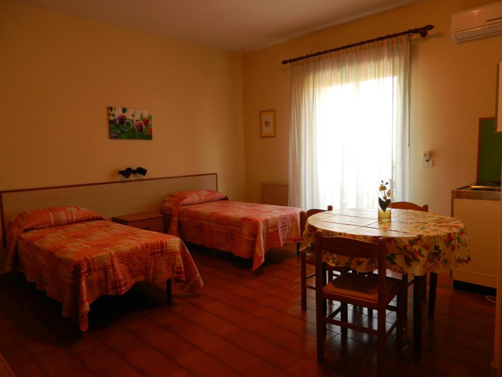 Villa Collina Giardini-Naxos Habitación foto