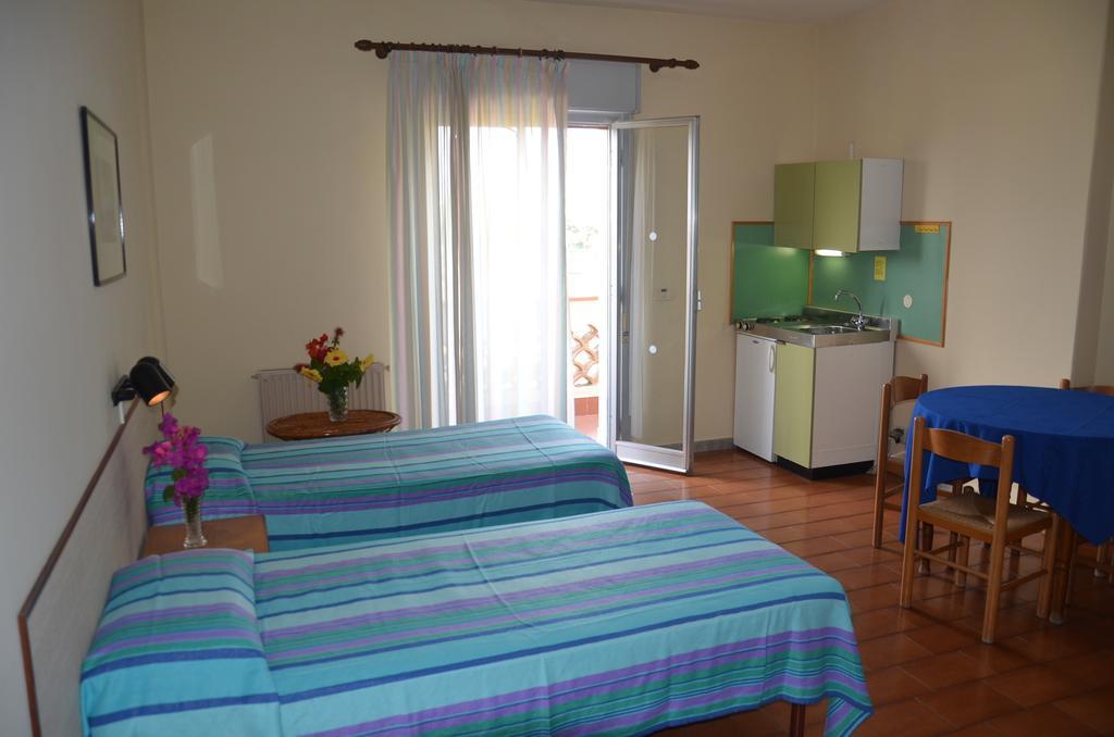 Villa Collina Giardini-Naxos Habitación foto