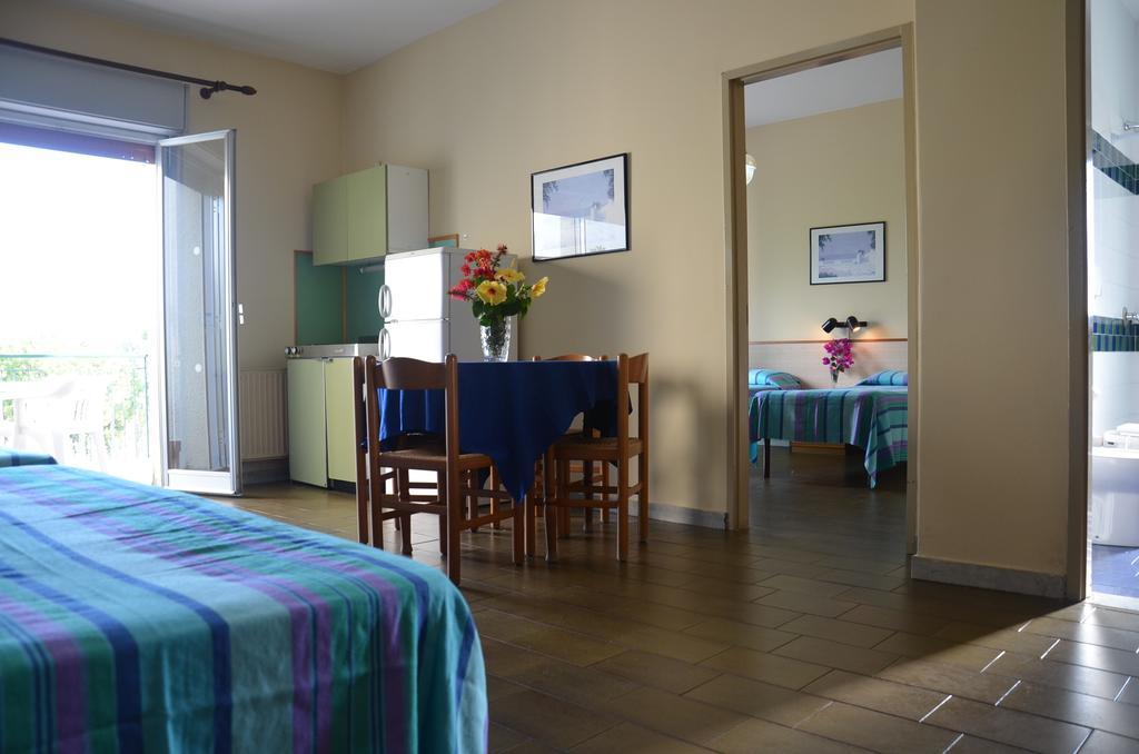 Villa Collina Giardini-Naxos Habitación foto